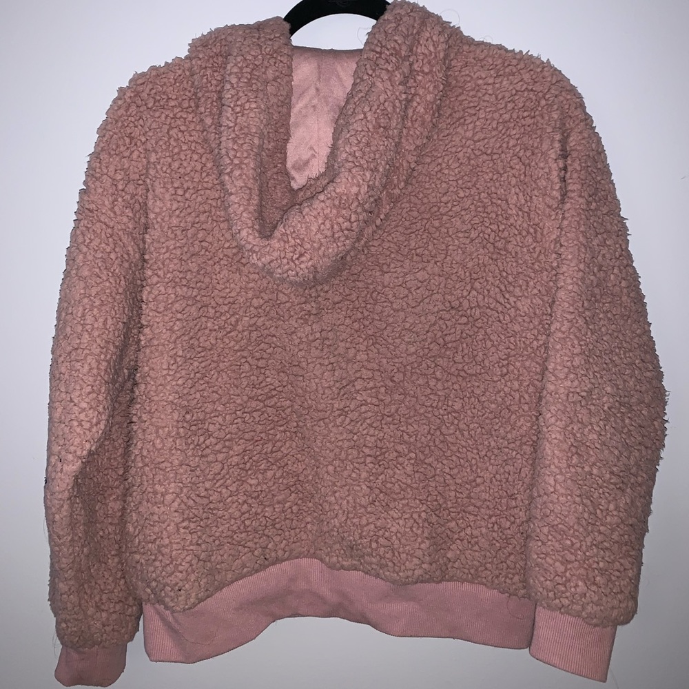💖 Fuzzy sweatshirt in pink~Barely worn~ - Picture 2 of 2